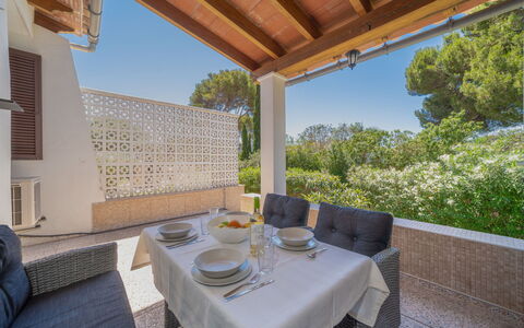 Casa Bonita: Meubles, Design Intérieur, Chaise, Mobilier De Jardin, Matériau Naturel, Ombre, Tableau De Plein Air, Conception, Restaurant, Table Cuisine Et Salle A Manger