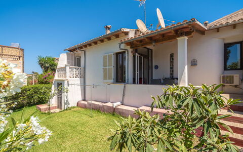 Casa Bonita: Meubles, Design Intérieur, Chaise, Mobilier De Jardin, Matériau Naturel, Ombre, Tableau De Plein Air, Conception, Restaurant, Table Cuisine Et Salle A Manger