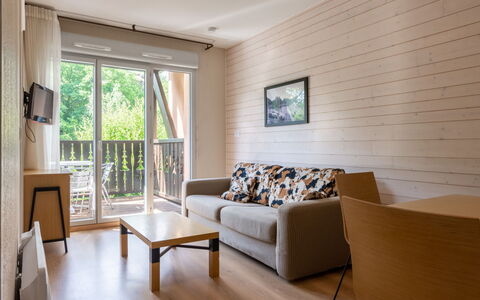 Les Chalets D'Ax: Meubles, Design Intérieur, Chaise, Mobilier De Jardin, Matériau Naturel, Ombre, Tableau De Plein Air, Conception, Restaurant, Table Cuisine Et Salle A Manger
