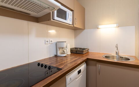 Les Chalets D'Ax: Meubles, Design Intérieur, Chaise, Mobilier De Jardin, Matériau Naturel, Ombre, Tableau De Plein Air, Conception, Restaurant, Table Cuisine Et Salle A Manger