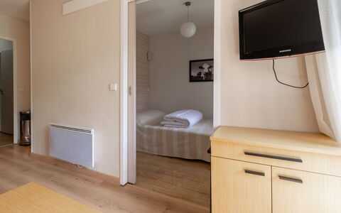 Les Chalets D'Ax: Meubles, Design Intérieur, Chaise, Mobilier De Jardin, Matériau Naturel, Ombre, Tableau De Plein Air, Conception, Restaurant, Table Cuisine Et Salle A Manger