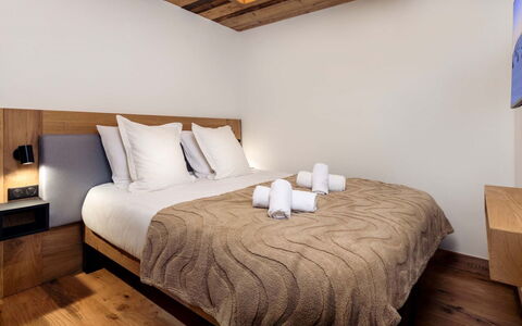 La Rosière 620: Chambre, Sol, Sol, Bois, Design Intérieur, Lit, Drap De Lit, Literie, Parquet, Cadre De Lit