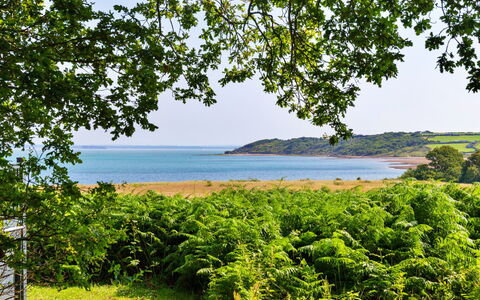 Seascape: Bleu, L'Eau, Vert, Plan D'Eau, Végétation, Paysage Naturel, Côte, Horizon, Été, Cotiers Et Relief Océaniques