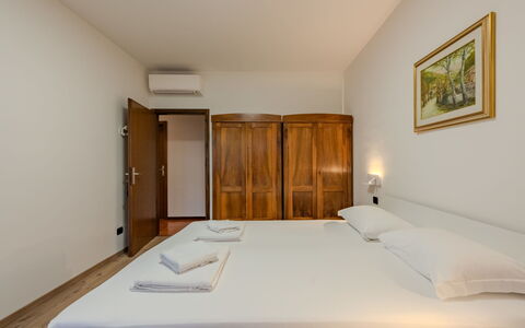 Locanda dei Nonni: Appartement, Plafond, Cadre De Lit, Lit, Chambre, Hôtel, Tache De Bois, Literie, Suite, Dur