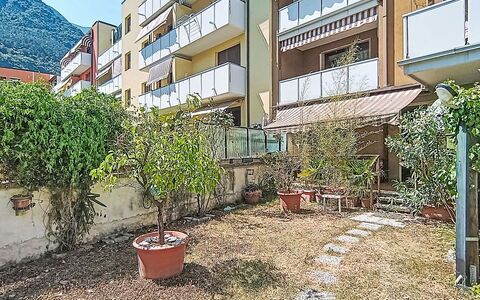 Locanda dei Nonni: Appartement, Design Urbain, Balcon, Condominium, Ombre, Cour, Passerelle