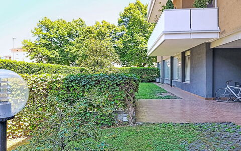 Locanda dei Nonni: Zone Résidentielle, Arbuste, Appartement, Haie, Jardin, Condominium, Biens, Aménagement Paysager, Ombre, Pelouse