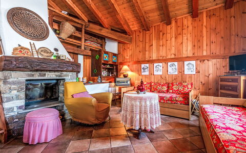 Les Combes 6: Bois, Domicile, Chalet, Cabane En Rondins, Recours, Tache De Bois, Dur, Ferme, Salon, Lumber