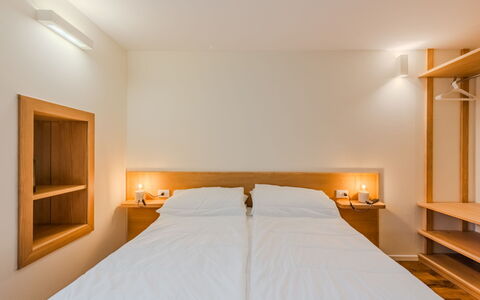 Ca' Alma Dolomia: Design Intérieur, Mur, Bois, Sol, Plafond, Lit, Sol, Chambre, Pièce, Éclairage
