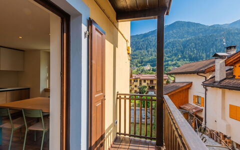 Ca' Alma Dolomia: Domicile, Appartement, Balcon, Tache De Bois, Village De Montagne, Porche