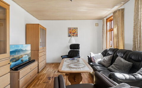Helge - 10Km from the Sea: Meubles, Design Intérieur, Canapé, Sol, Bois, Sol, Plafond, Salon, Pièce, Parquet