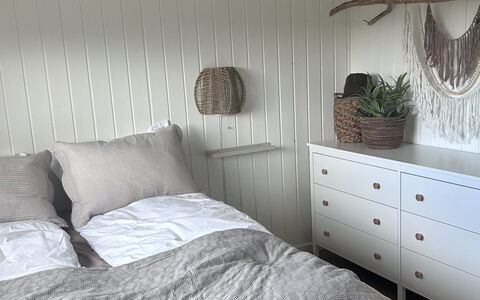 Tayara - 900M from the Sea: Chambre, Bois, Meubles, Design Intérieur, Literie, Sol, Sol, Drap De Lit, Linge, Lit