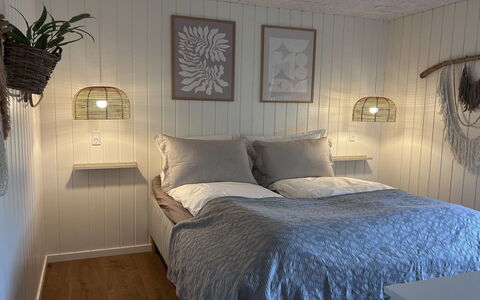 Tayara - 900M from the Sea: Bois, Chambre, Design Intérieur, Lit, Literie, Drap De Lit, Sol, Sol, Meubles, Cadre De Lit