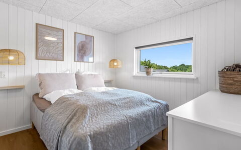 Tayara - 900M from the Sea: Bois, Plafond, Chambre, Sol, Cadre De Lit, Drap De Lit, Lit, Literie, Pièce, Dur