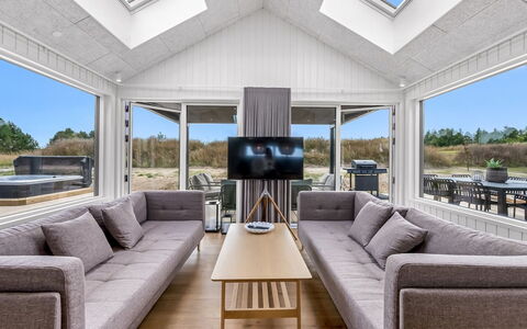 Tayara - 900M from the Sea: Bois, Domicile, Sol, Canapé, Plafond, Salon, Dur, Parquet, Tache De Bois