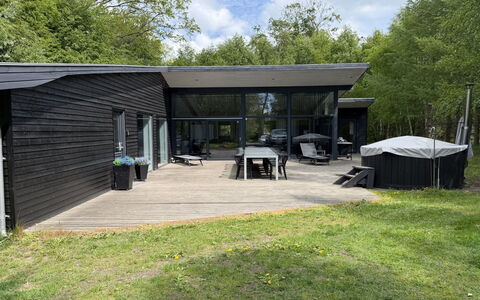 Nakke - 900M from the Sea: Bois, Domicile, Toit, Chalet, Ombre, Porte, Siding, Batiments Jardin, Arrière-Cour, Cour