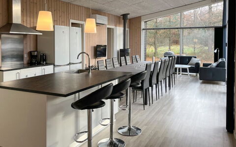 Nakke - 900M from the Sea: Meubles, Design Intérieur, Cuisine, Sol, Comptoir, Bois, Chaise, Luminaire, Sol, Plafond
