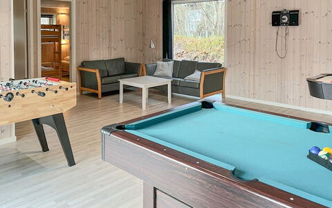 Nakke - 900M from the Sea: Design Intérieur, Sol, Bois, Meubles, Sol, Plafond, Pièce, Éclairage, Table, Tache De Bois