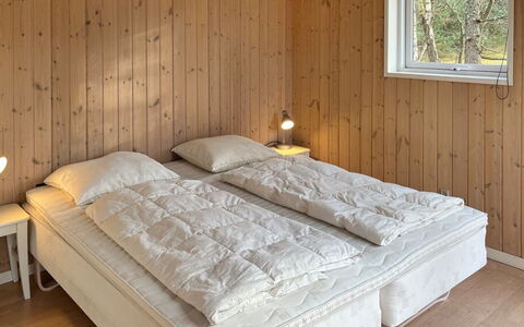 Nakke - 900M from the Sea: Bois, Sol, Chambre, Sol, Meubles, Design Intérieur, Lit, Drap De Lit, Literie, Plafond