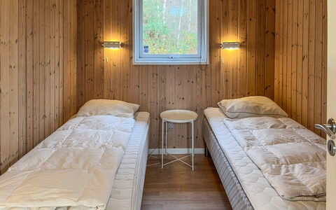 Nakke - 900M from the Sea: Bois, Sol, Sol, Chambre, Design Intérieur, Plafond, Lit, Pièce, Planche, Tache De Bois