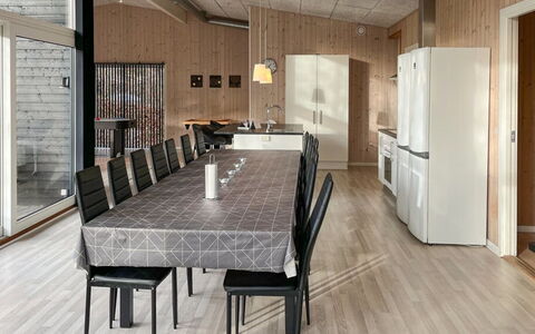 Nakke - 900M from the Sea: Meubles, Sol, Design Intérieur, Bois, Sol, Plafond, Parquet, Table Cuisine Et Salle A Manger, Luminaire, Chaise