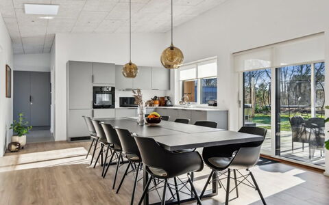 Constance - 900M from the Sea: Meubles, Design Intérieur, Sol, Sol, Bois, Parquet, Plafond, Table Cuisine Et Salle A Manger, Chaise, Luminaire