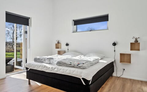 Constance - 900M from the Sea: Chambre, Sol, Lit, Sol, Design Intérieur, Meubles, Pièce, Plafond, Literie, Domicile