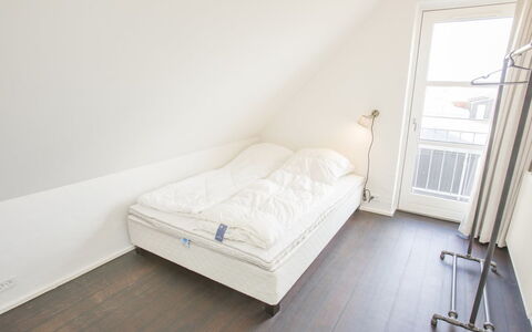 Ehlin - 900M from the Sea: Sol, Sol, Bois, Parquet, Chambre, Lit, Cadre De Lit, Dur, Drap De Lit, Literie