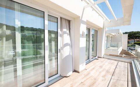 Terrazza Mare, Jacuzzi and Seaview: Bois, Appartement, Sol, Design Intérieur, Domicile, Balcon, Condominium, Ombre, Daylighting, Hôtel