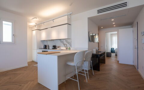 Terrazza Mare, Jacuzzi and Seaview: Meubles, Design Intérieur, Sol, Sol, Comptoir, Cuisine, Bois, Plafond, Pièce, Cabinetry