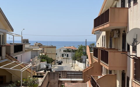 Villa Magda: Bâtiment, Zone Résidentielle, Ville, Zone Urbaine, Domicile, Quartier, Appartement, Toit, Architecture, Maison