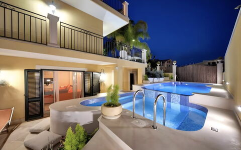 Villa Magda: Piscine, Recours, Eco Hôtel, Appartement, Biens, Thermes, Mobilier De Jardin, Villa, Hôtel, Balancelle