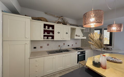 Villa Magda: Meubles, Design Intérieur, Cuisine, Comptoir, Sol, Luminaire, Bois, Plafond, Cabinetry, Sol
