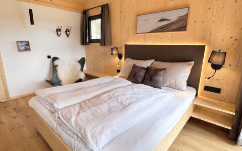 02 Nth051 18B Sup Chalet mit Sauna und Hot Tub 2 e: Chambre, Lit, Cadre De Lit, Literie, Chalet, Drap De Lit, Dur, Tache De Bois, Suite, Cabane En Rondins