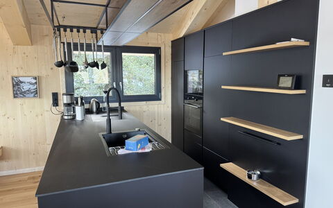 02 Nth051 18B Sup Chalet mit Sauna und Hot Tub 2 e: Bois, Sol, Design Intérieur, Cuisine, Sol, Comptoir, Meubles, Plafond, Cabinetry, Luminaire