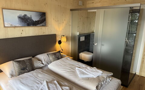 02 Nth051 18B Sup Chalet mit Sauna und Hot Tub 2 e: Chambre, Lit, Drap De Lit, Design Intérieur, Cadre De Lit, Literie, Meubles, Sol, Sol, Pièce