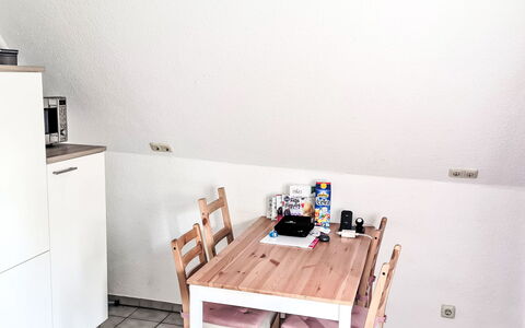 Workbase Nidderau: Meubles, Sol, Design Intérieur, Sol, Bois, Plafond, Pièce, Parquet, Table Cuisine Et Salle A Manger, Table