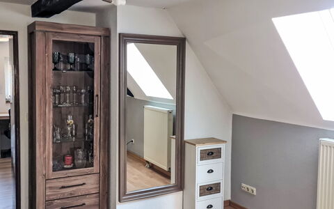 Workbase Nidderau: Bois, Meubles, Design Intérieur, Sol, Pièce, Rayonnage, Tiroir, Cabinetry, Tache De Bois, Dur