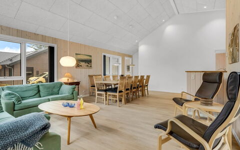 Ylermi - 600M from the Sea: Sol, Design Intérieur, Sol, Bois, Parquet, Plafond, Meubles, Salon, Revêtement De Sol Stratifié, Canapé