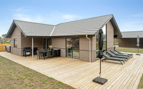 Ylermi - 600M from the Sea: Toit, Domicile, Siding, Chalet, Porche, Plate-Forme, Dur, Ombre, Batiments Jardin, Cour