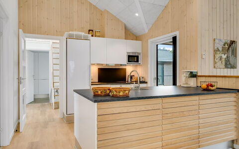 Ylermi - 600M from the Sea: Bois, Sol, Cuisine, Plafond, Design Intérieur, Parquet, Comptoir, Sol, Meubles, Domicile