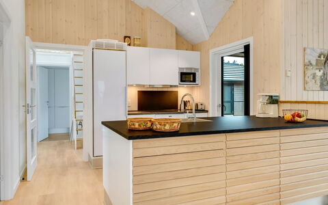 Ylermi - 600M from the Sea: Bois, Sol, Design Intérieur, Cuisine, Parquet, Plafond, Sol, Comptoir, Meubles, Cabinetry