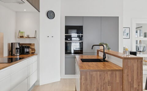 Hubertina - 900M from the Sea: Meubles, Cuisine, Comptoir, Appareil De Cuisine, Cabinetry, Sol, Design Intérieur, Sol, Principaux Appliance, Bois