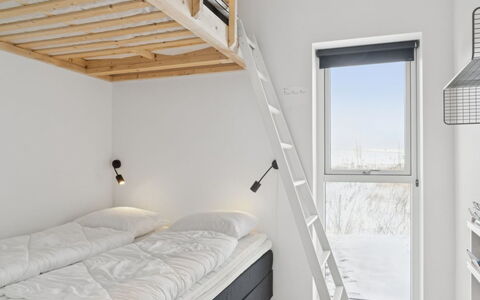 Hubertina - 900M from the Sea: Bois, Chambre, Lit, Design Intérieur, Sol, Meubles, Lit Superposé, Appartement, Literie, Cadre De Lit
