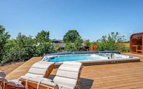 Hubertina - 900M from the Sea: Bois, Mobilier De Jardin, Chaise, Ombre, Tache De Bois, Plate-Forme, Dur, Eco Hôtel, Balancelle, Piscine