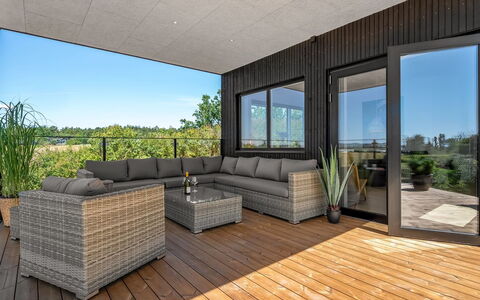 Hubertina - 900M from the Sea: Bois, Parquet, Dur, Sol, Planche, Plate-Forme, Tache De Bois, Porche, Lumber, Ombre