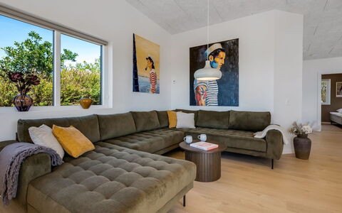Hubertina - 900M from the Sea: Meubles, Design Intérieur, Canapé, Sol, Sol, Bois, Salon, Plafond, Pièce, Appartement