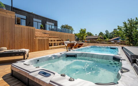 Hubertina - 900M from the Sea: Bois, Piscine, Recours, Dur, Plate-Forme, Tache De Bois, Eco Hôtel, Conception, Parquet, Chaise