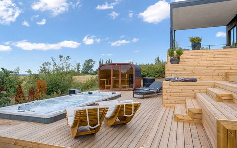 Hubertina - 900M from the Sea
