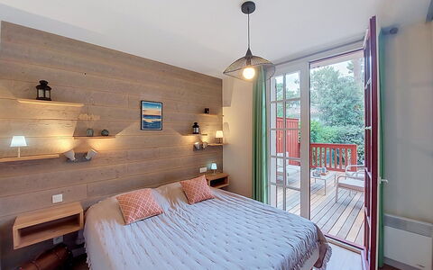 Beau Séjour: Meubles, Design Intérieur, Bois, Sol, Sol, Plafond, Chambre, Pièce, Domicile, Lit