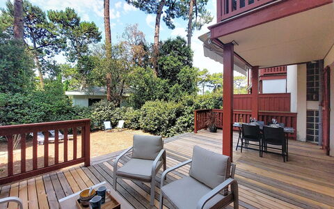 Beau Séjour: Bois, Porche, Domicile, Plate-Forme, Dur, Ombre, Balcon, Eco Hôtel, Tache De Bois, Jardin